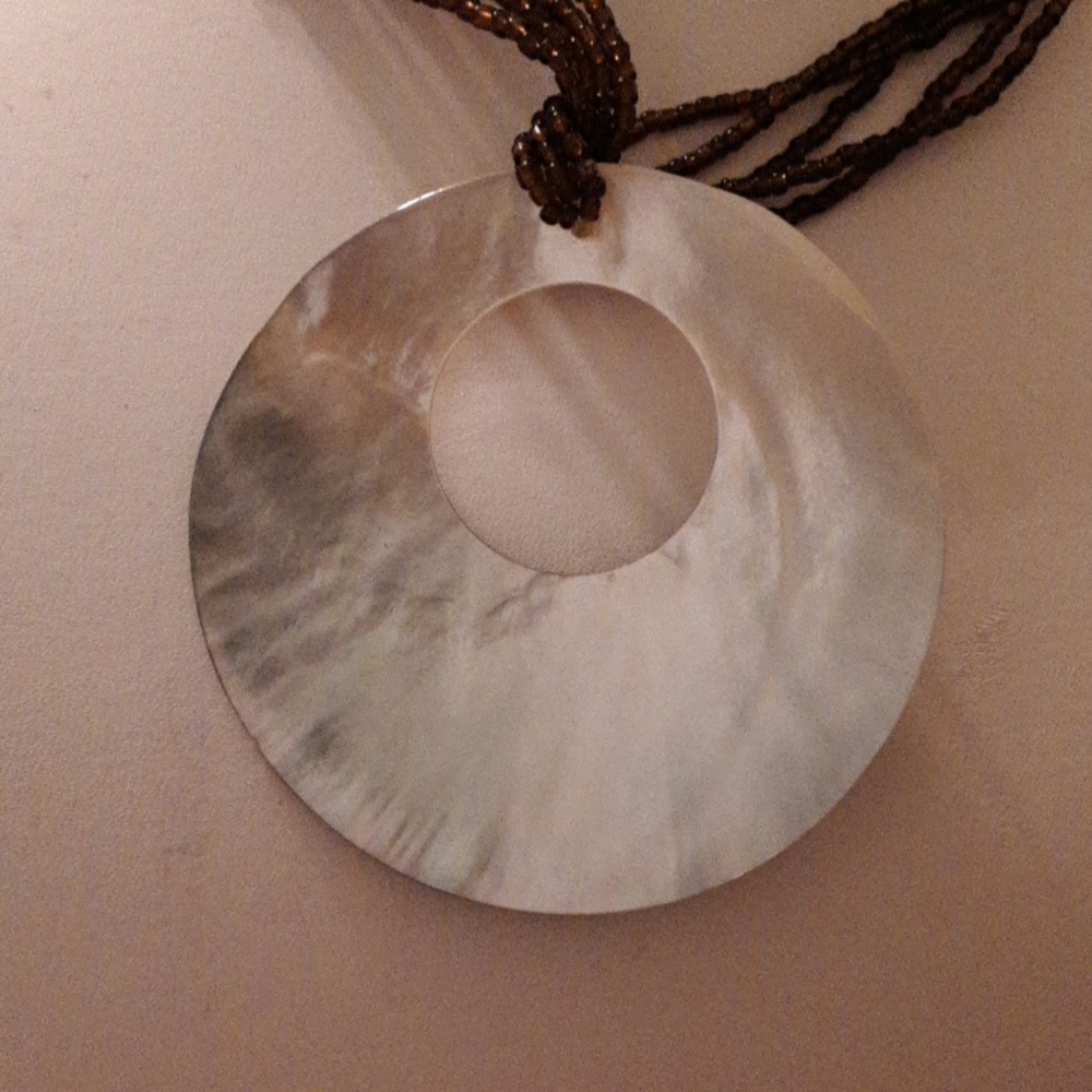 Shell Pendant Necklace - Picture 4 of 4